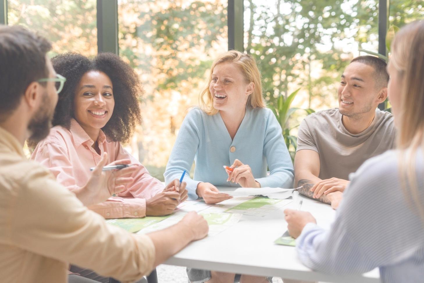 Consultation en planification financière dans un bureau moderne